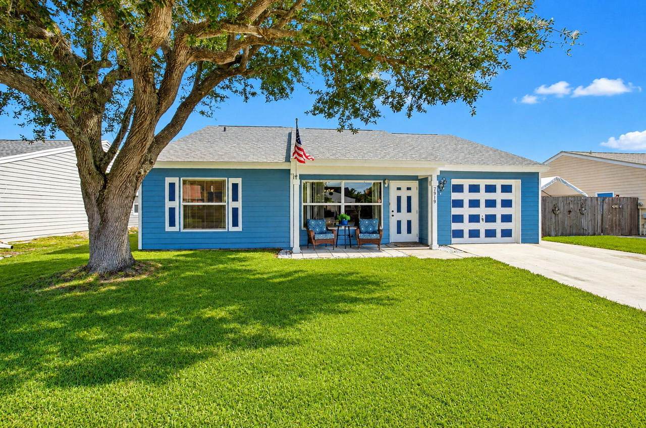 7919 Blairwood Circle - Photo 1