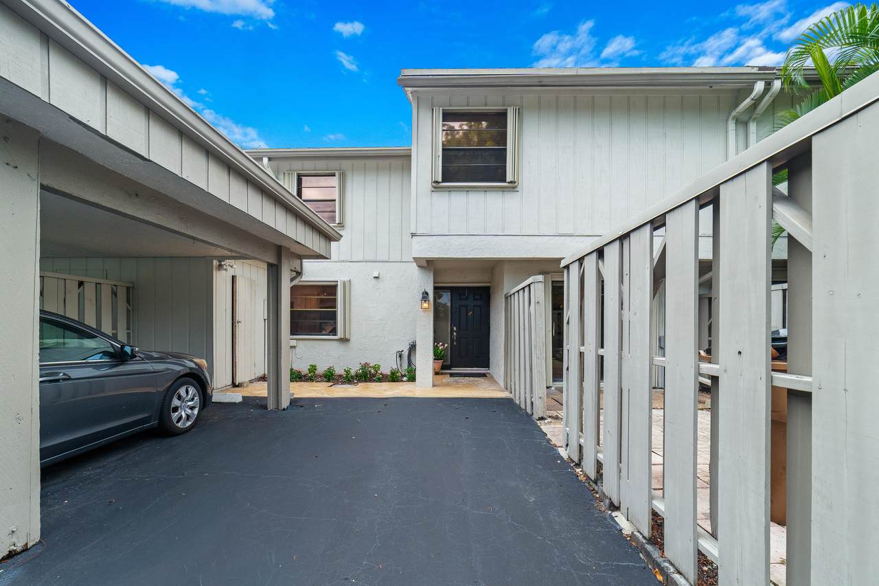 219 Wildwood Circle - Photo 1