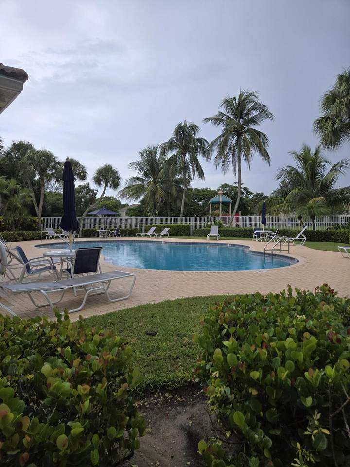 https://bt-photos.global.ssl.fastly.net/beaches/1280_boomver_1_B26060352-2.jpg