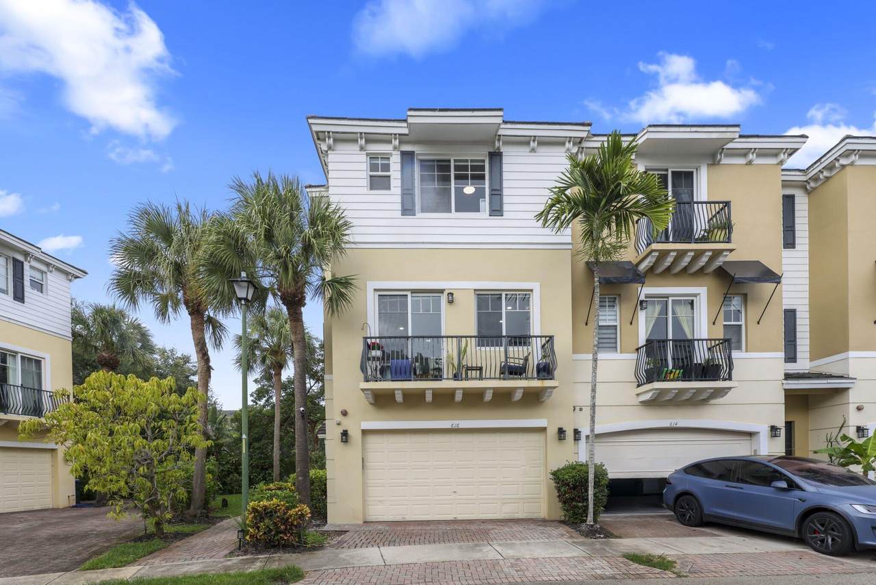 616 38th Circle - Photo 1