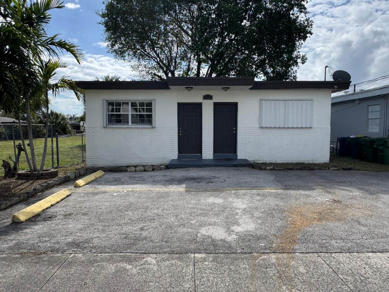 1042 Foster Road - Photo 1