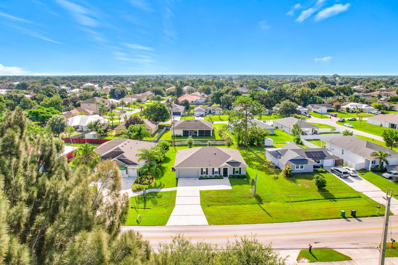 2865 Savona Boulevard - Photo 1