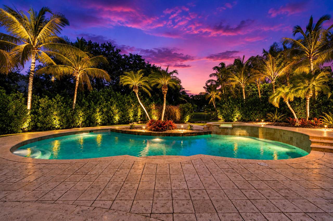 https://bt-photos.global.ssl.fastly.net/beaches/1280_boomver_1_B26061199-2.jpg