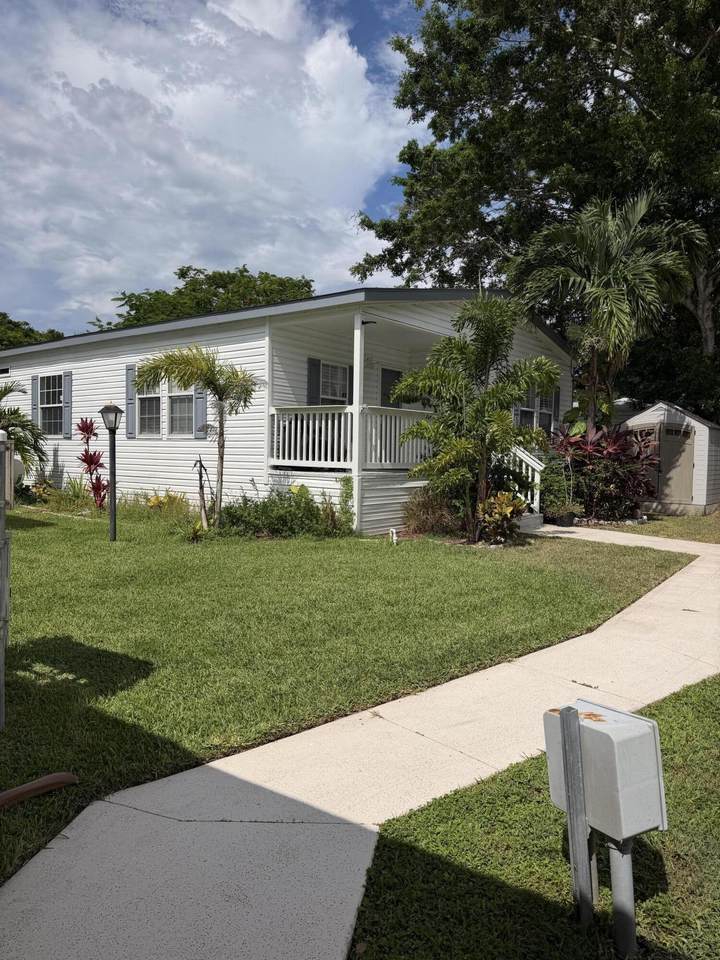 2555 Pga Boulevard - Photo 1