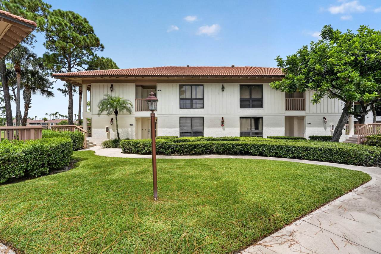 302 Brackenwood Circle - Photo 1