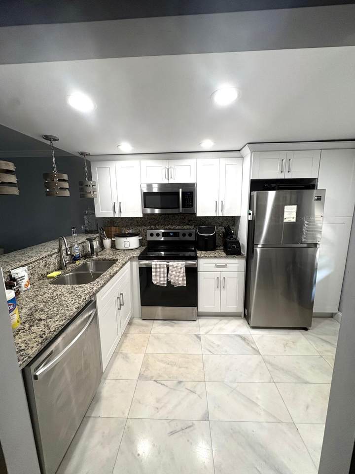605 Oaks Drive - Photo 1