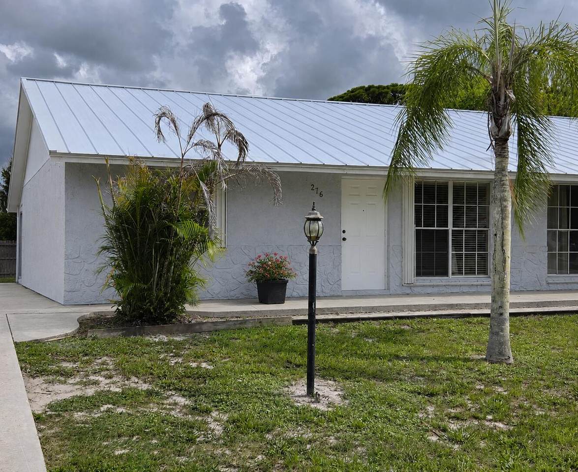 276 Norfolk Boulevard - Photo 1
