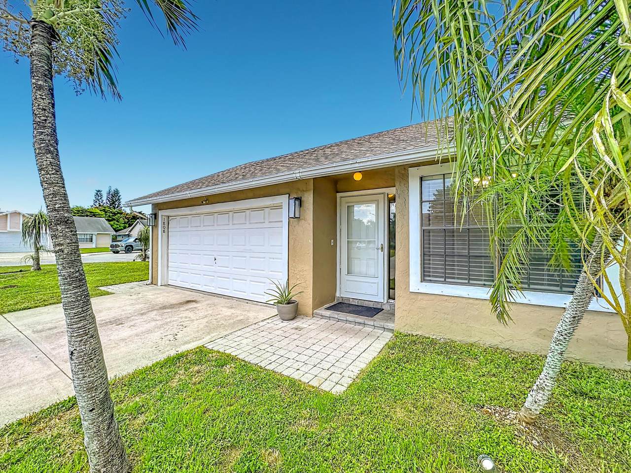 1808 Banyan Creek Circle - Photo 1