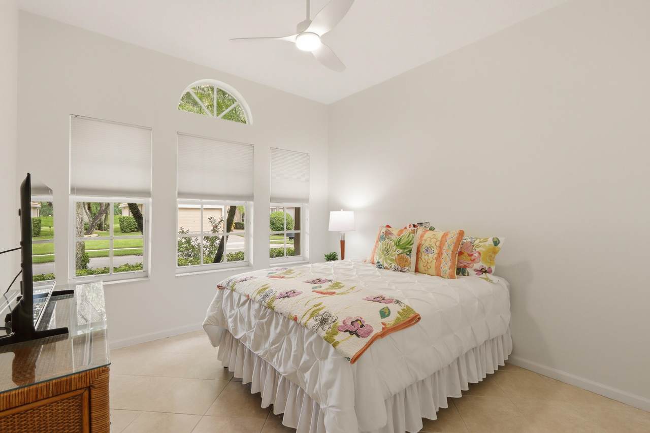https://bt-photos.global.ssl.fastly.net/beaches/1280_boomver_1_B26063149-2.jpg