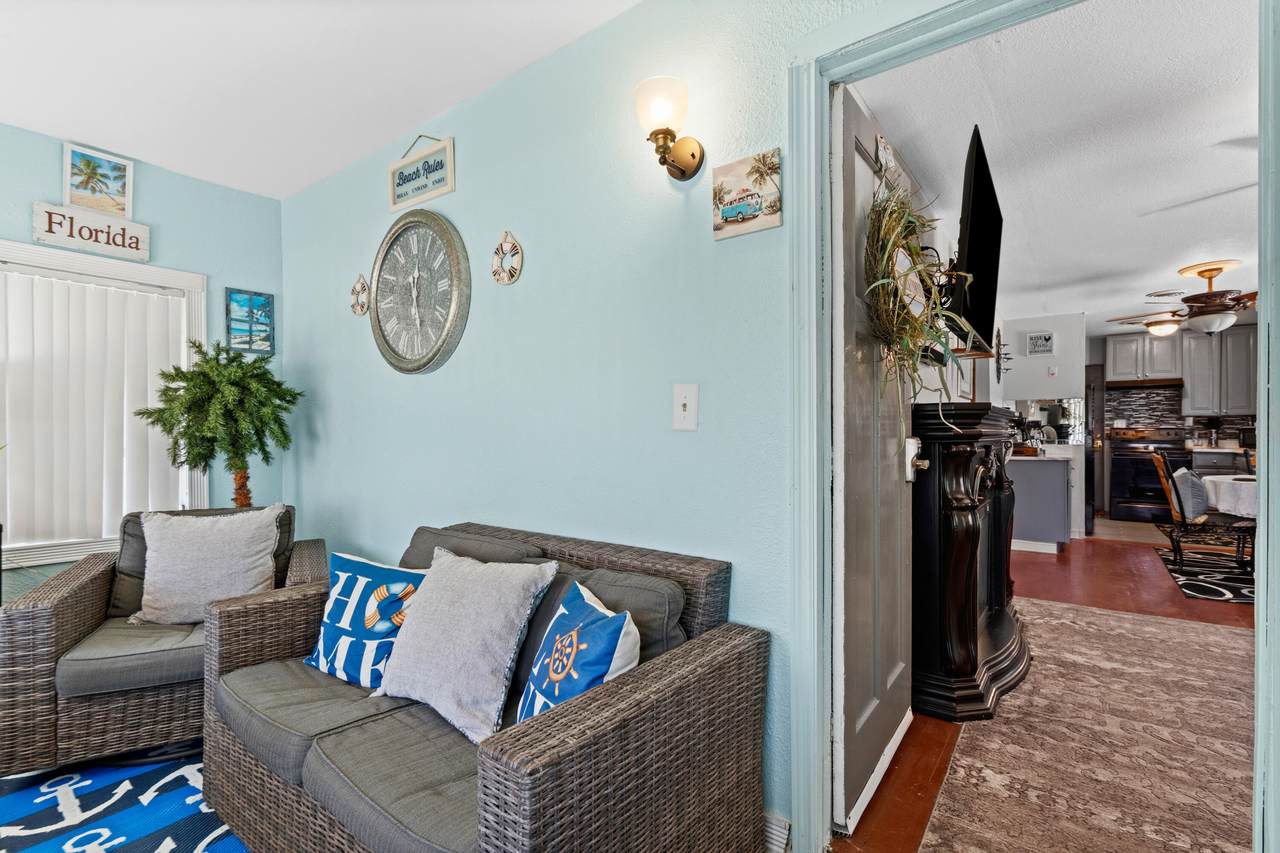 711 Cedar Place - Photo 1