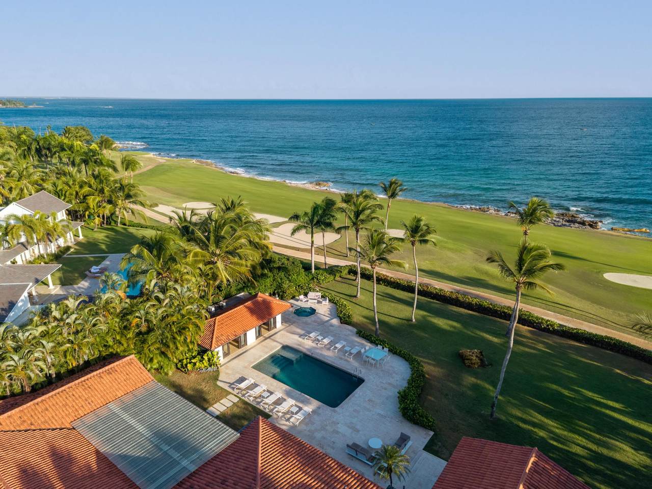https://bt-photos.global.ssl.fastly.net/beaches/1280_boomver_1_B26063330-2.jpg