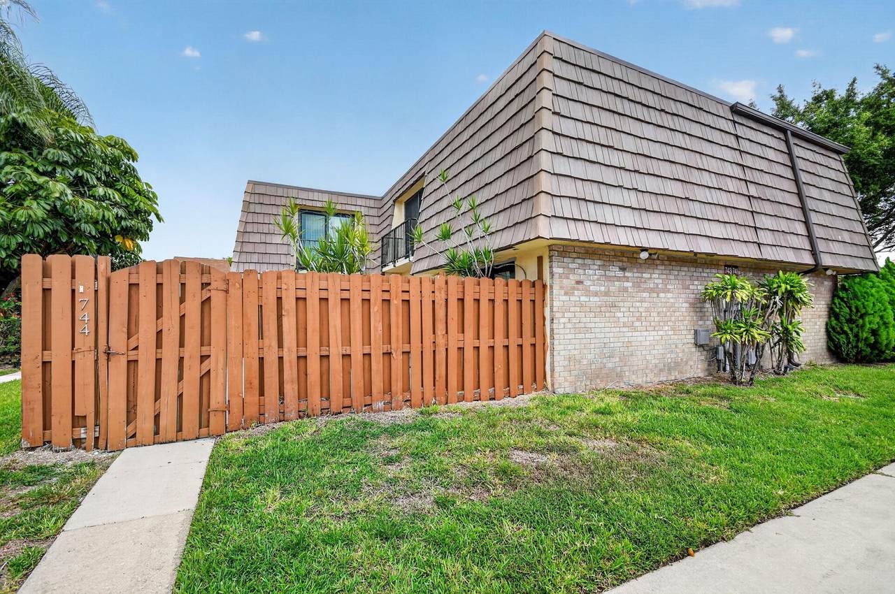 744 Springdale Circle - Photo 1