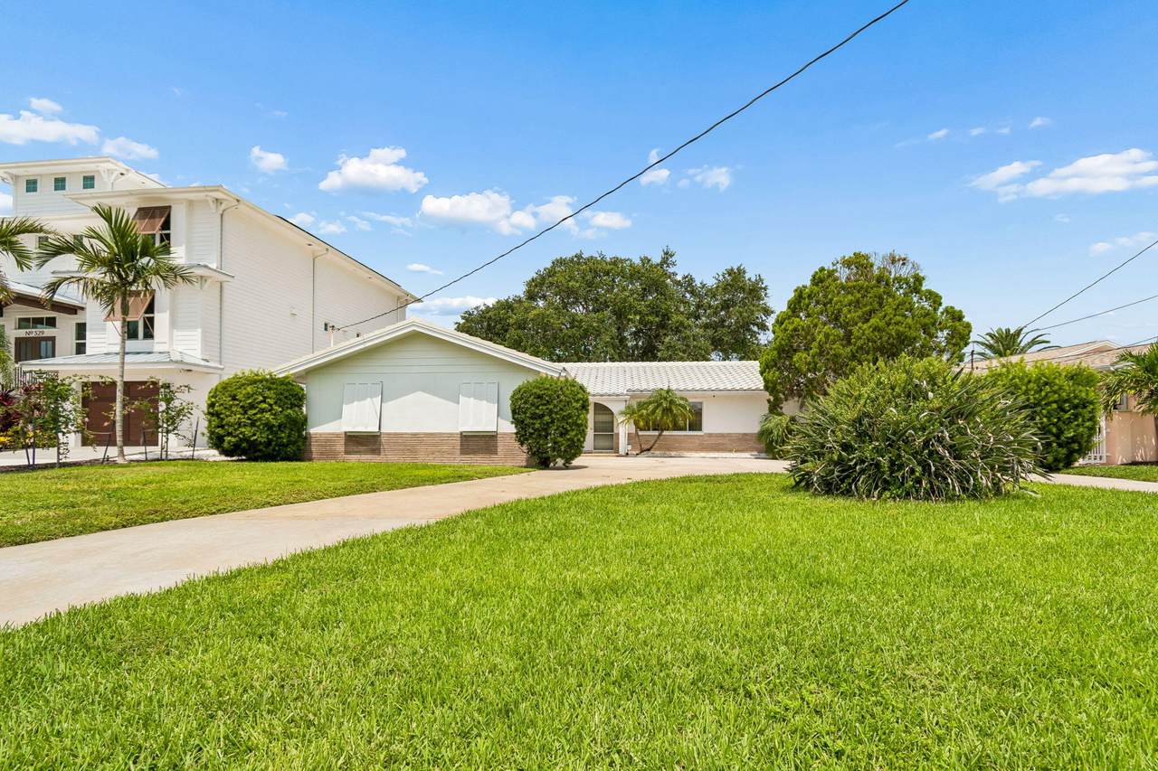 527 Harbor Drive - Photo 1