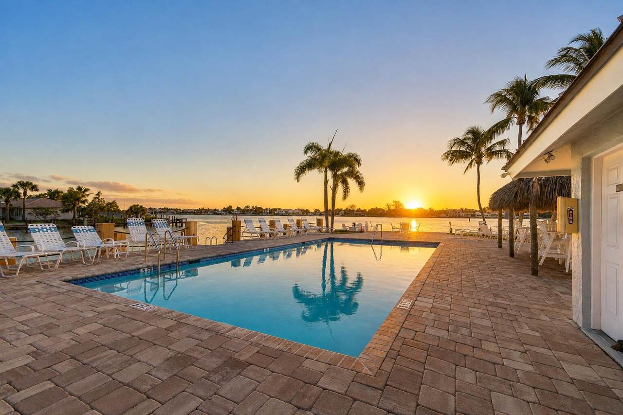https://bt-photos.global.ssl.fastly.net/beaches/1280_boomver_1_B26063743-2.jpg