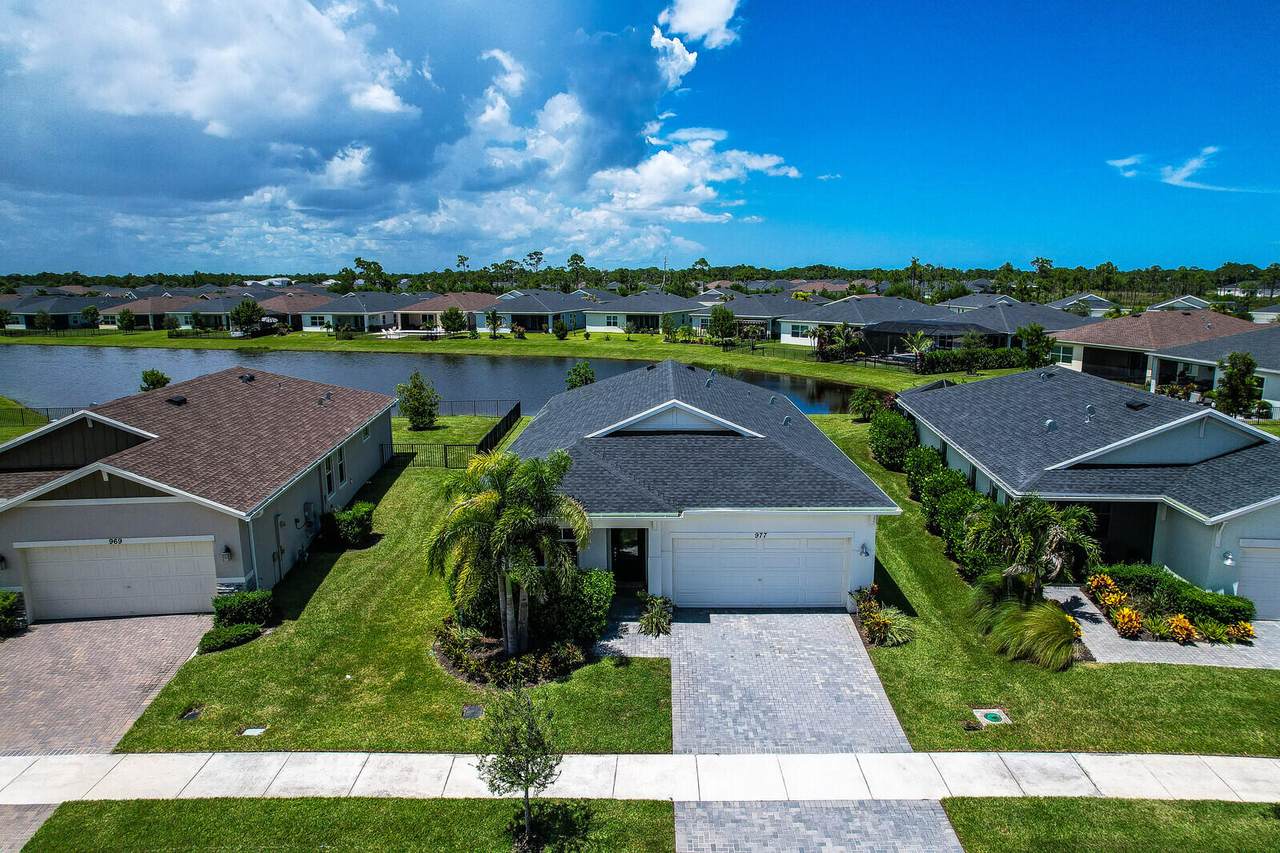 977 Crosswood Way - Photo 1