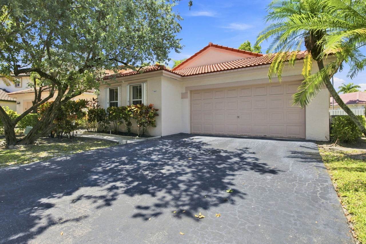 7460 1st Manor - Photo 1