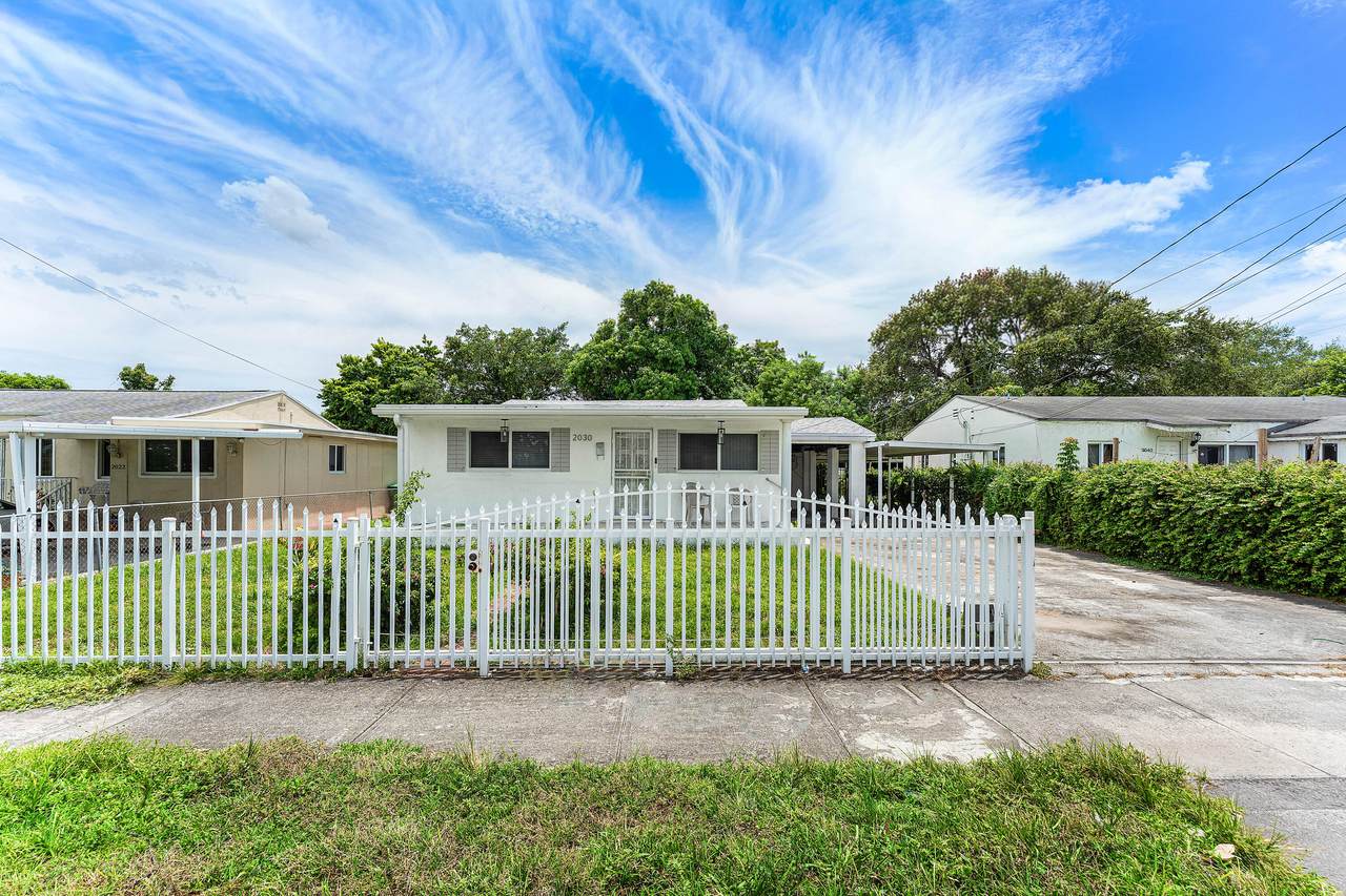 2030 43rd Street - Photo 1