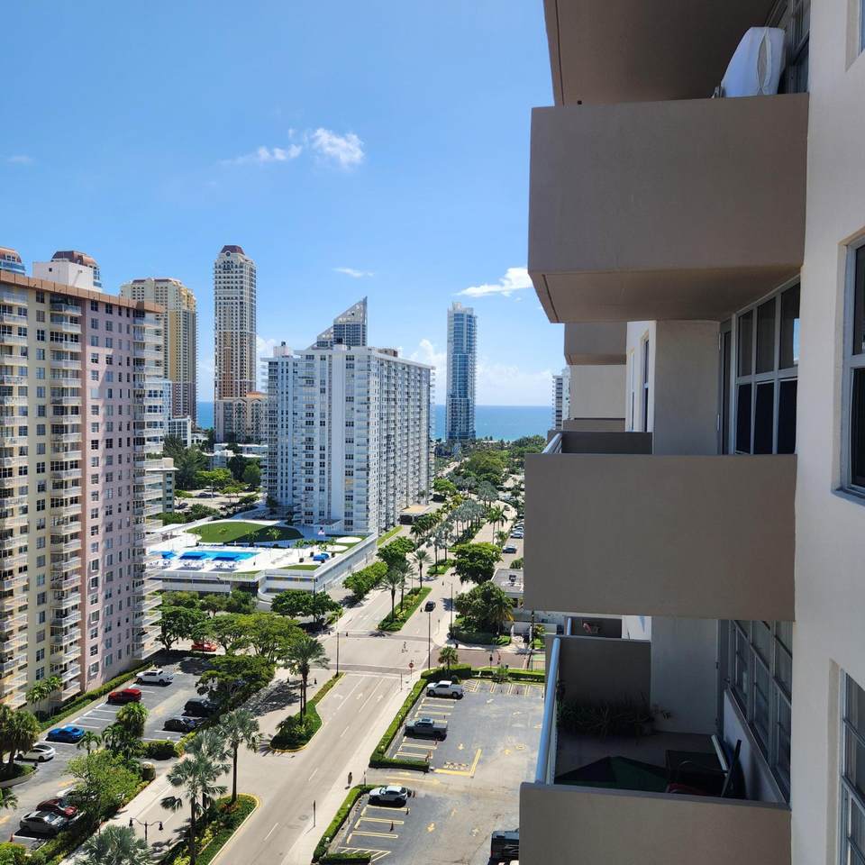 https://bt-photos.global.ssl.fastly.net/beaches/1280_boomver_1_B26064346-2.jpg