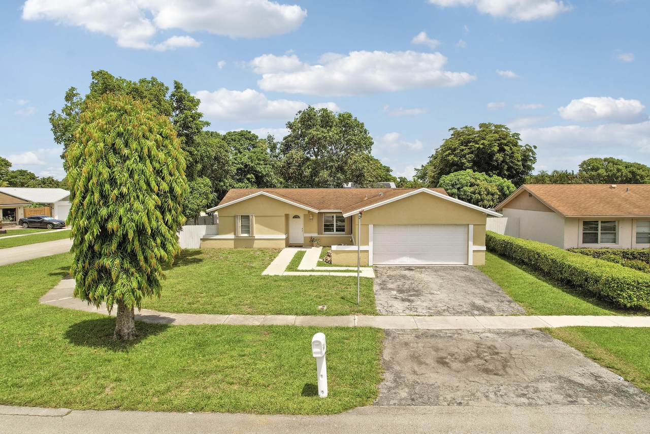 9235 Saddlecreek Drive - Photo 1