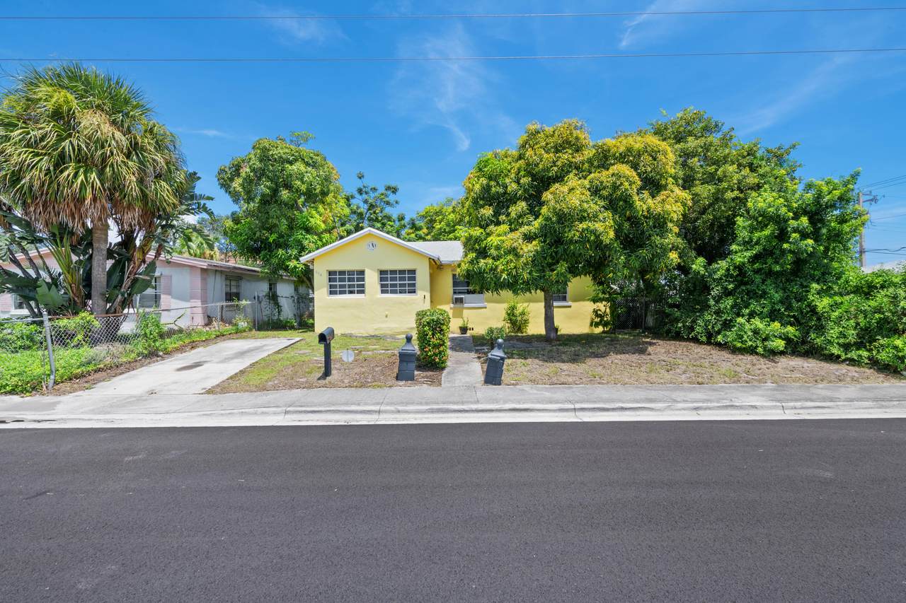 616 5TH Street - Photo 1