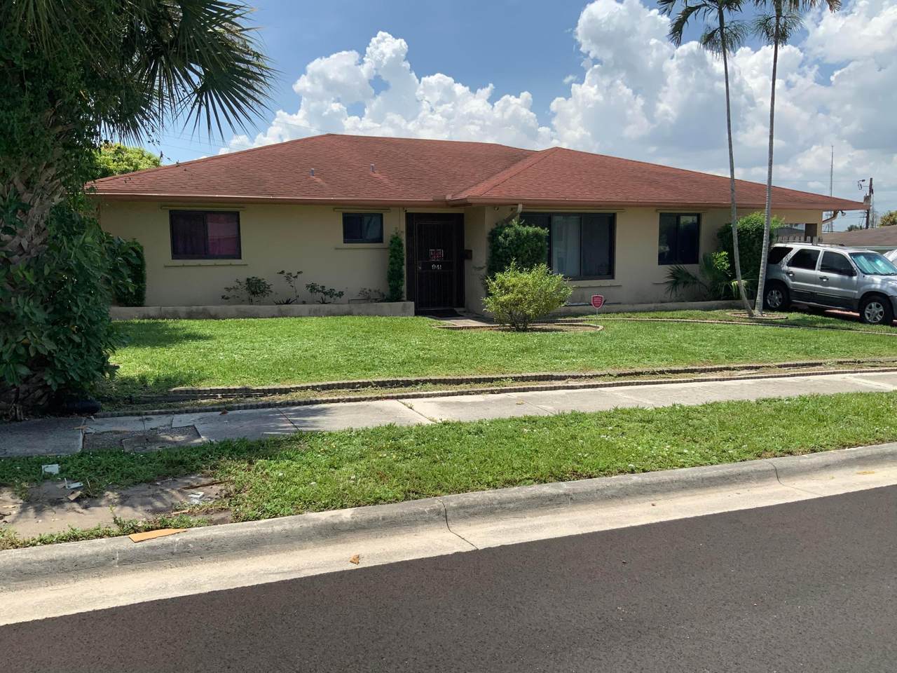 941 7th Street - Photo 1