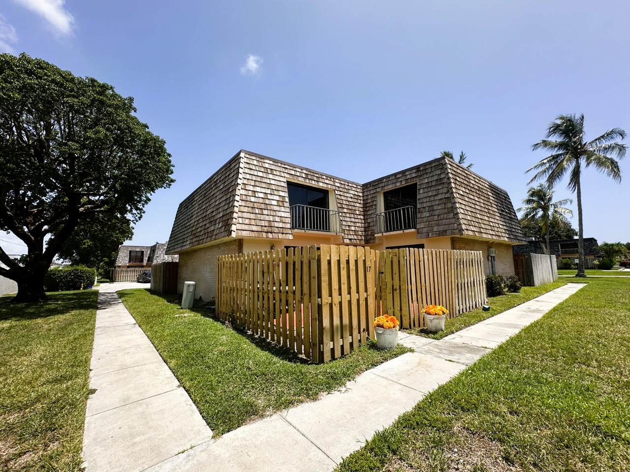 https://bt-photos.global.ssl.fastly.net/beaches/1280_boomver_1_B26064981-2.jpg