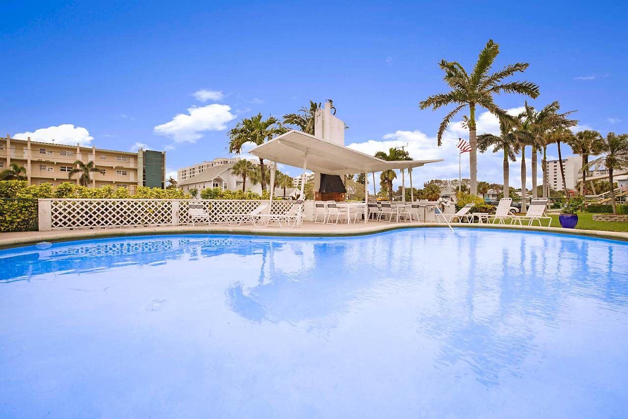 https://bt-photos.global.ssl.fastly.net/beaches/1280_boomver_1_B26064983-2.jpg