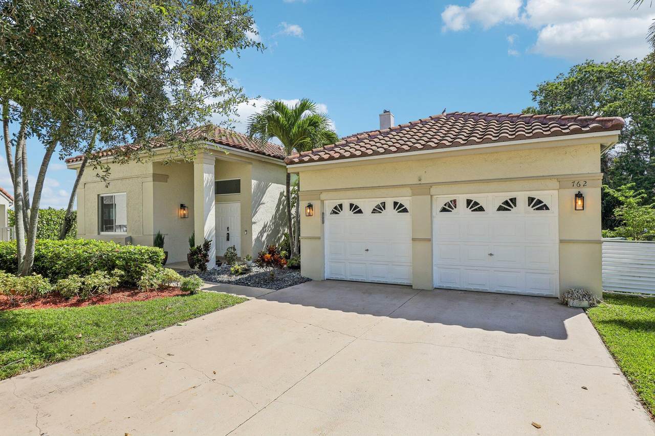 762 Heritage Drive - Photo 1
