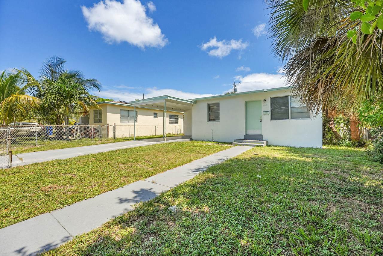 1208 32ND Street - Photo 1