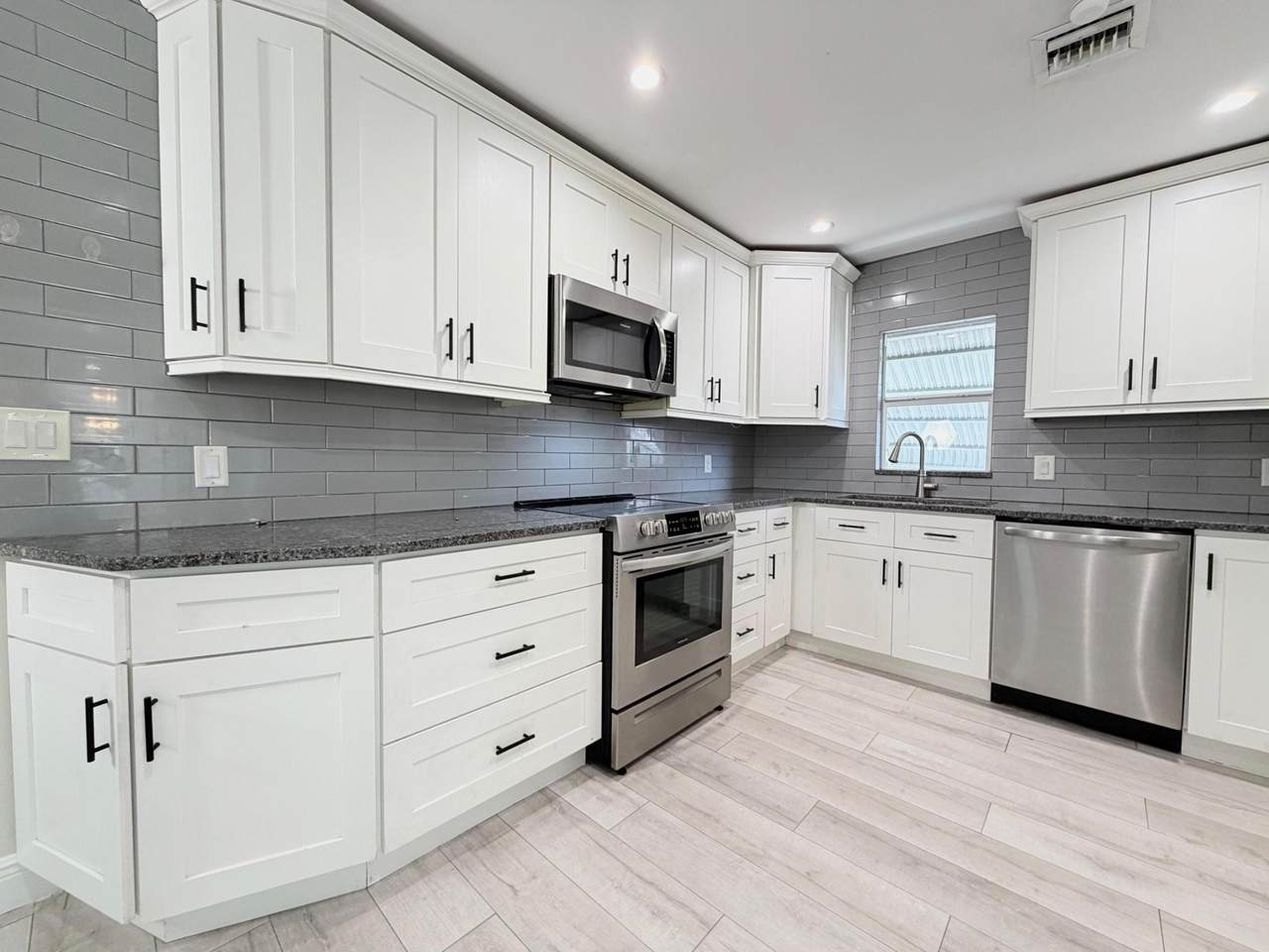 528 J Street - Photo 1