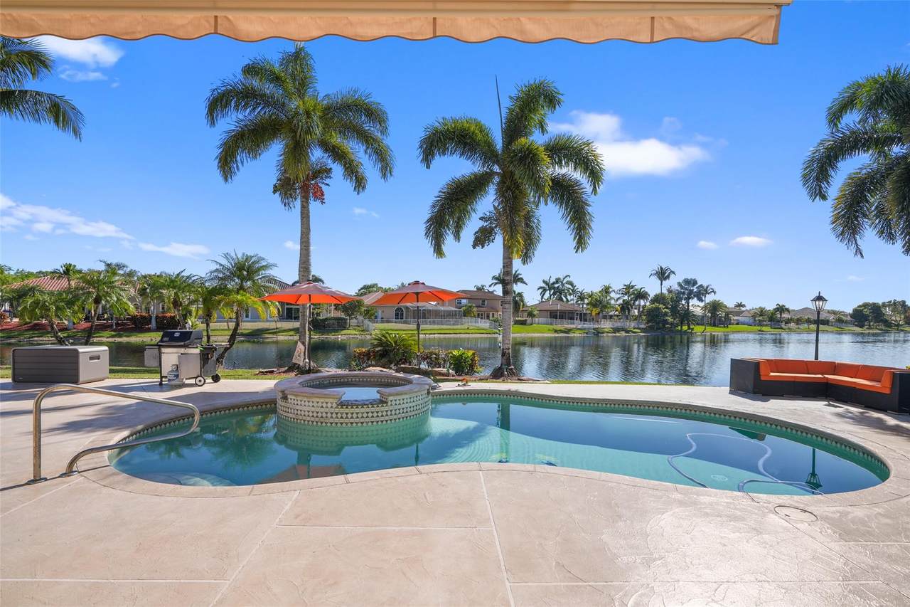 https://bt-photos.global.ssl.fastly.net/beaches/1280_boomver_1_B26065338-2.jpg