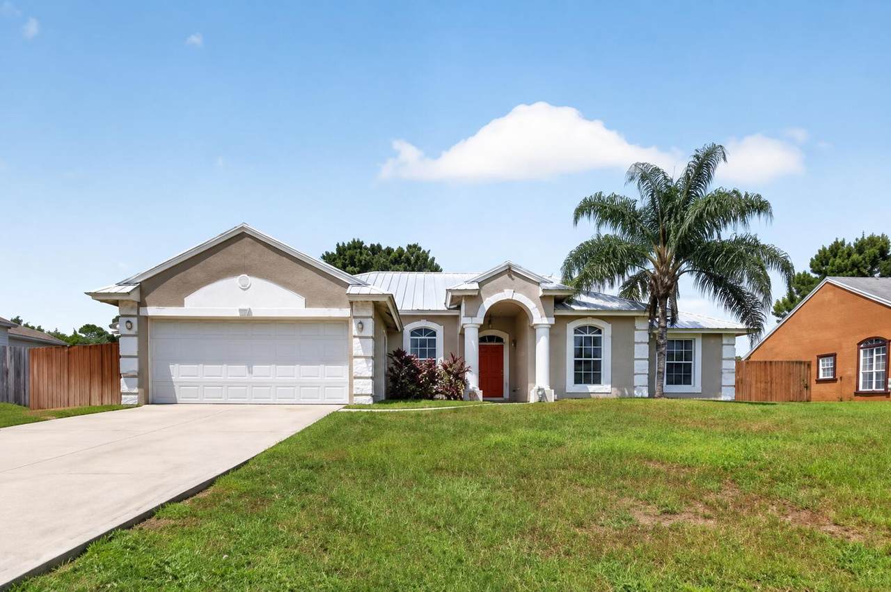 1561 Gadsan Avenue - Photo 1