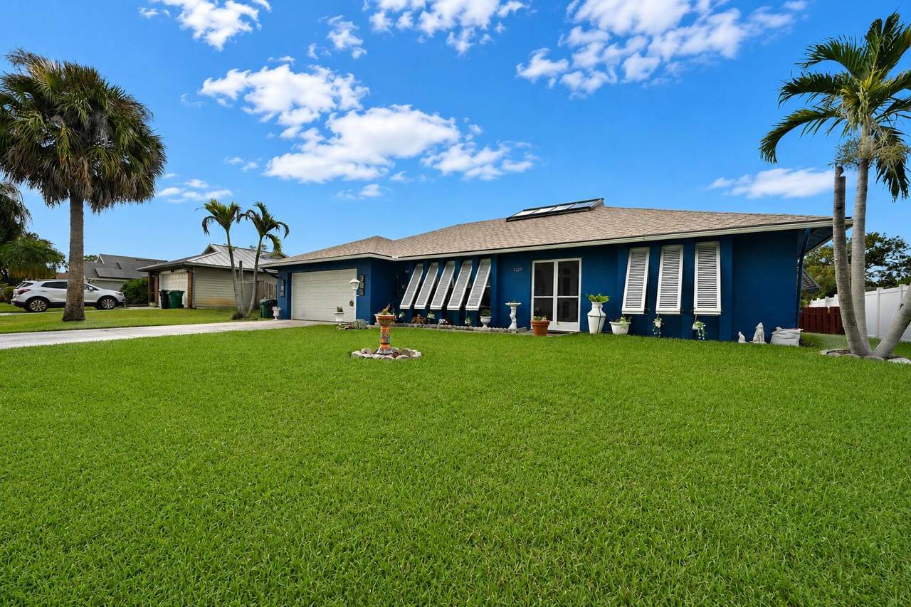 1229 Cynthia Street - Photo 1