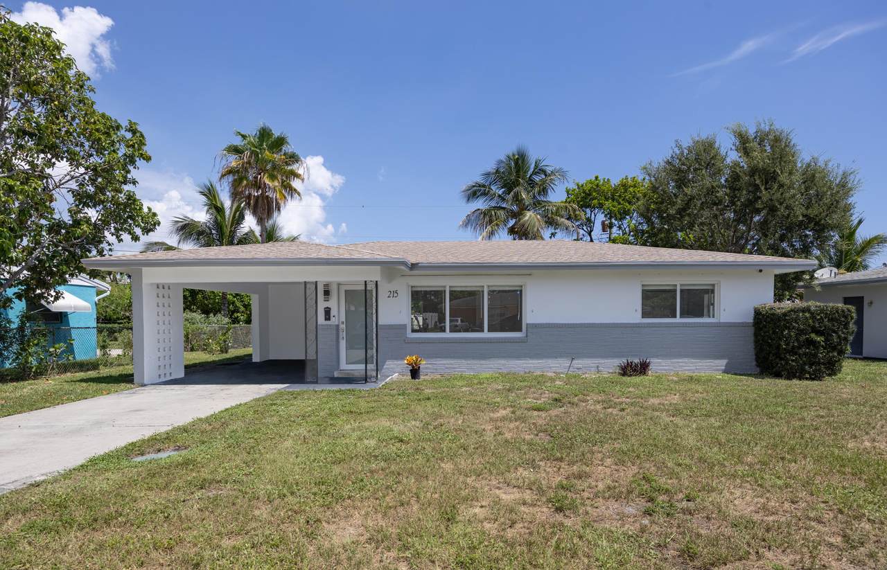 215 Evergreen Drive - Photo 1