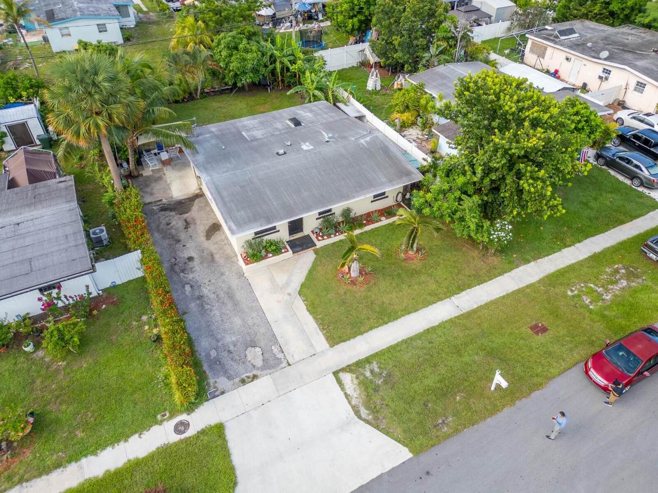 172 Jamaica Drive - Photo 1