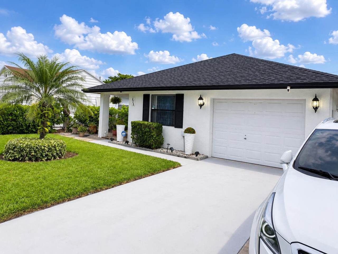 821 Hampton Road - Photo 1