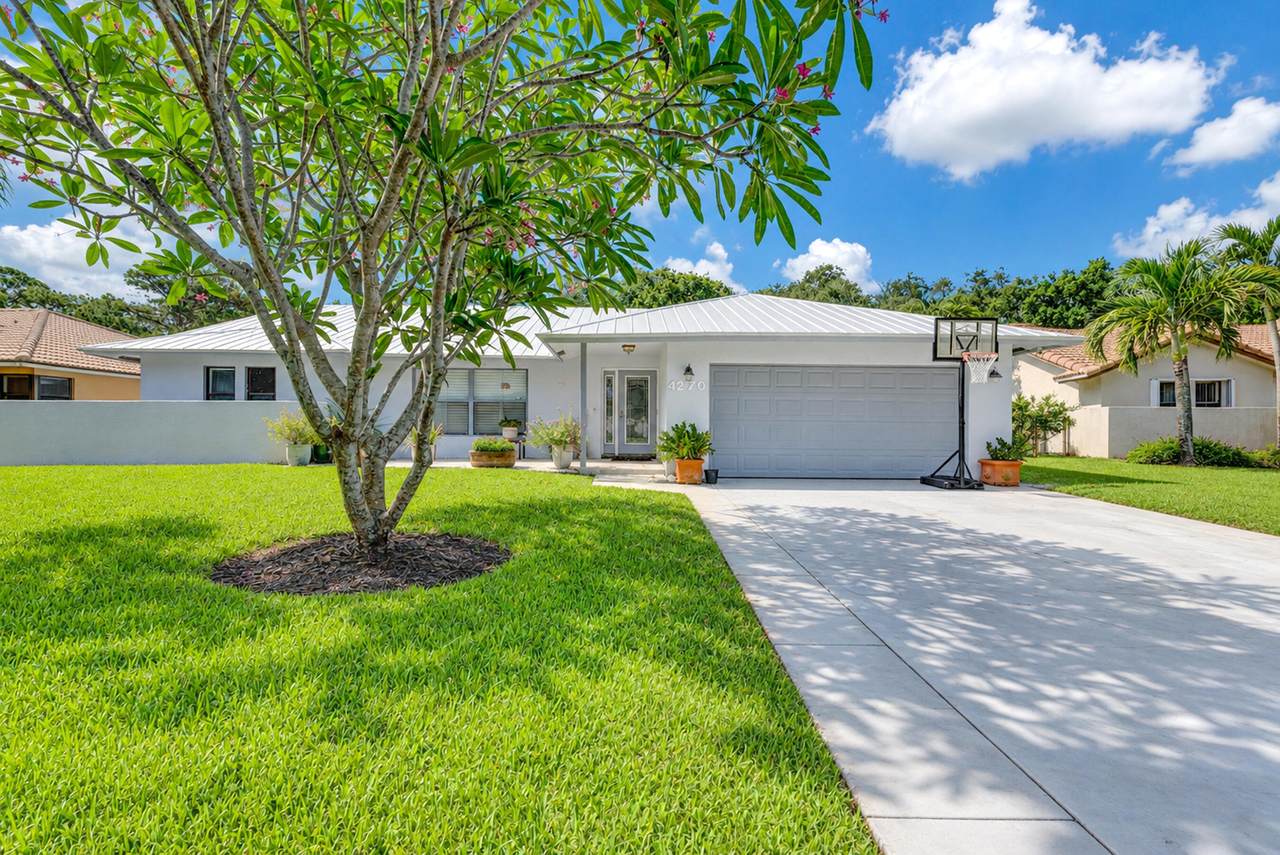 4270 9th Street - Photo 1