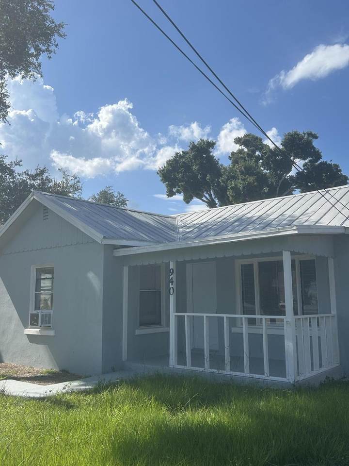 940 19TH Street - Photo 1