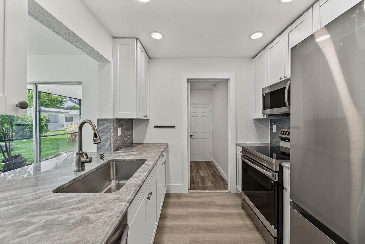 1190 90TH Avenue - Photo 1