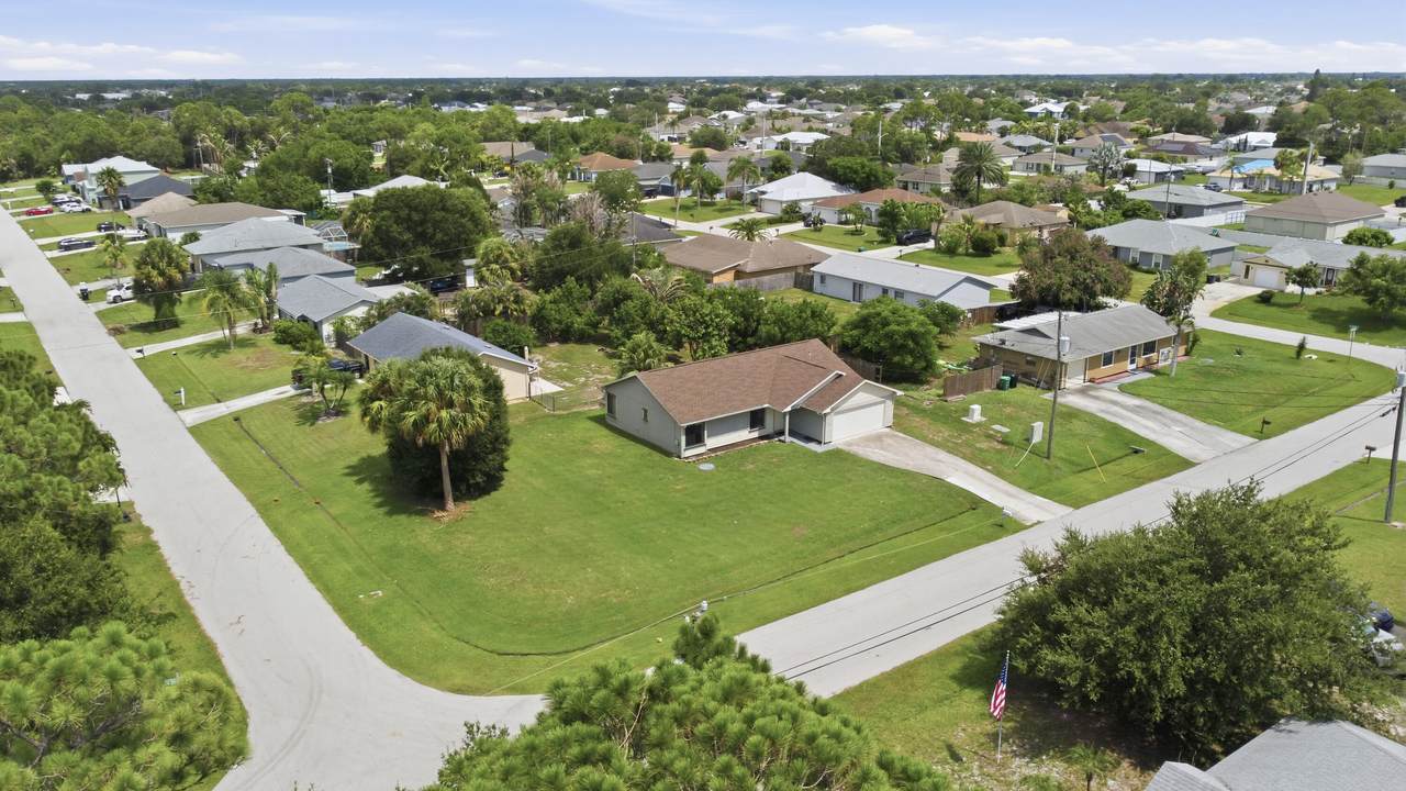4057 Haycroft Street - Photo 1