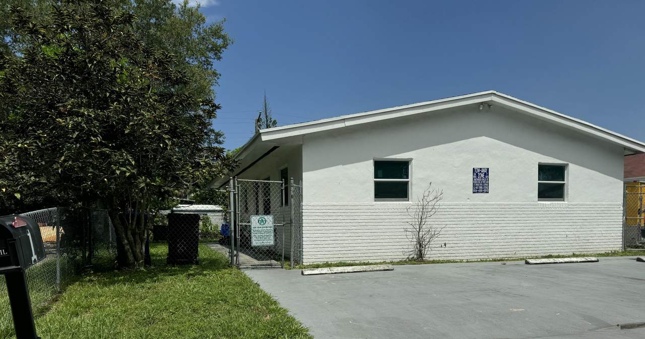 721 19th Terrace - Photo 1