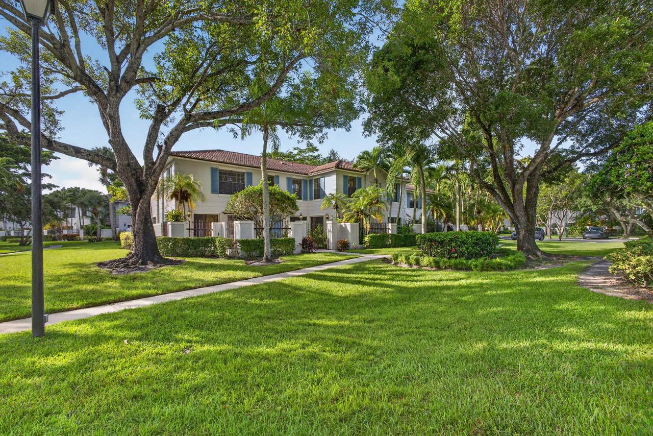 https://bt-photos.global.ssl.fastly.net/beaches/1280_boomver_1_B26069695-2.jpg