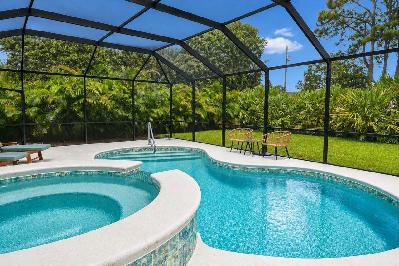 415 Calmoso Drive - Photo 1