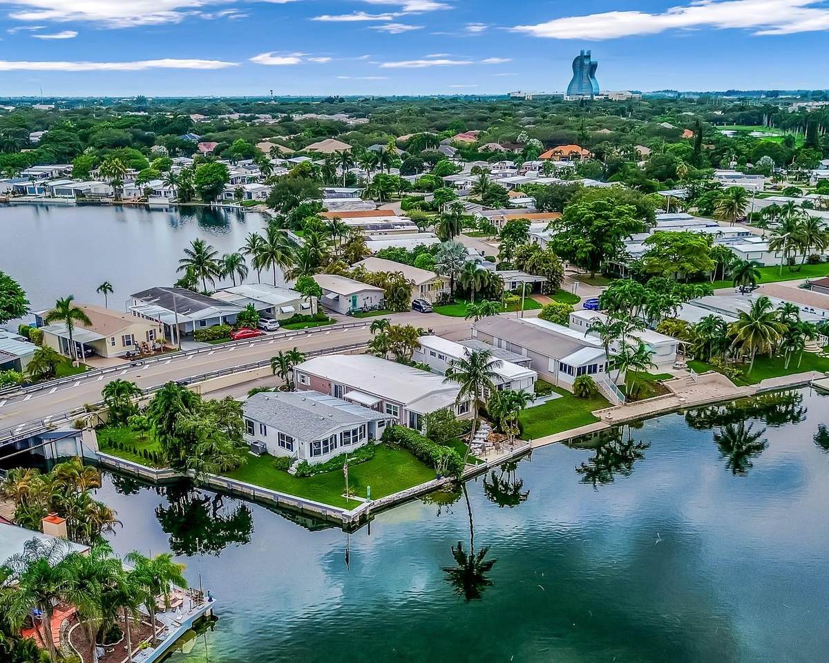 3055 Lakeshore Drive - Photo 1