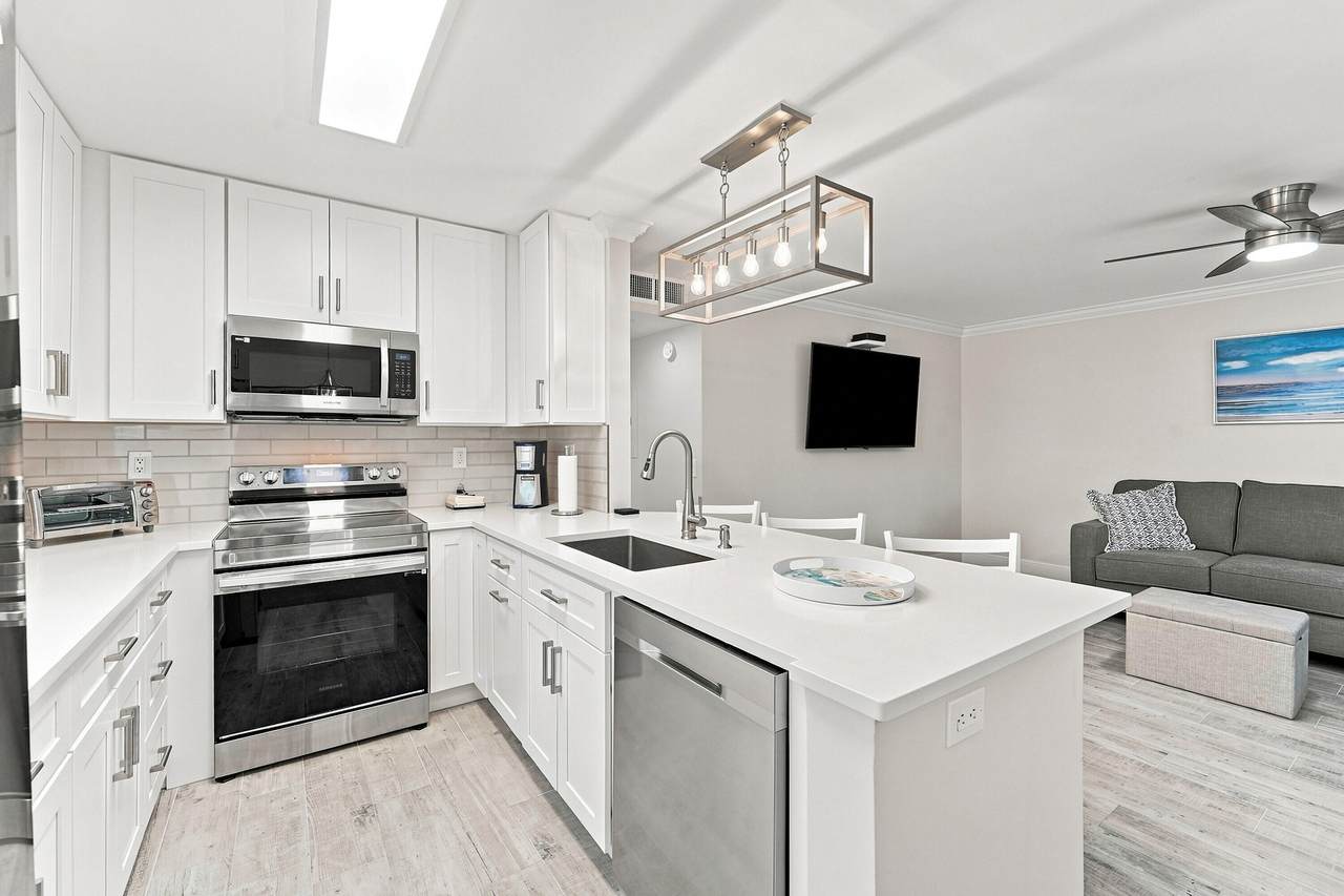 633 Normandy Lane - Photo 1