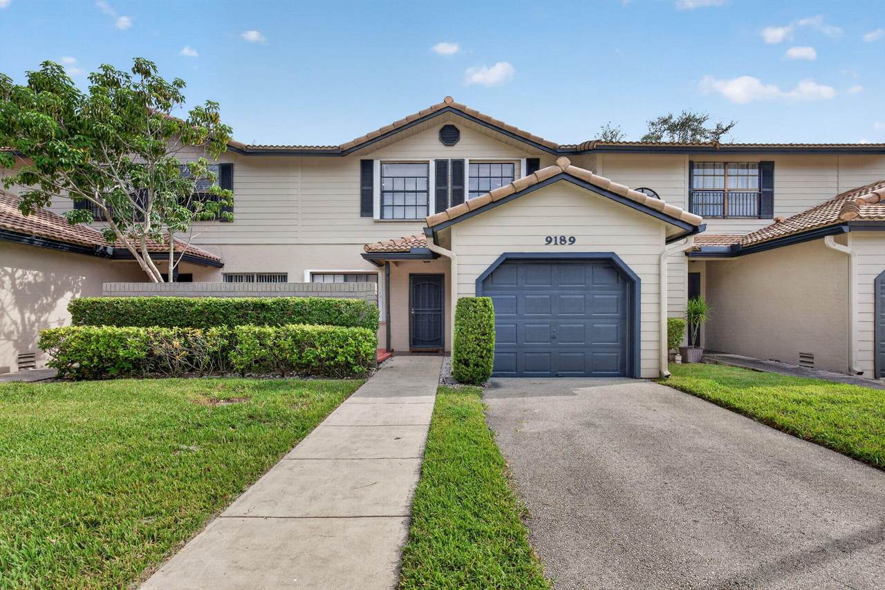 9189 Vineyard Lake Drive - Photo 1