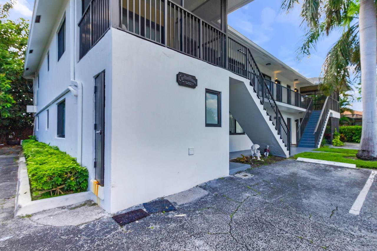 520 45TH Street - Photo 1