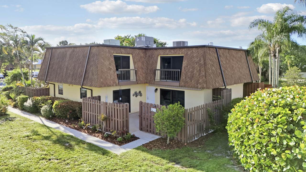 110 Delaware Boulevard - Photo 1