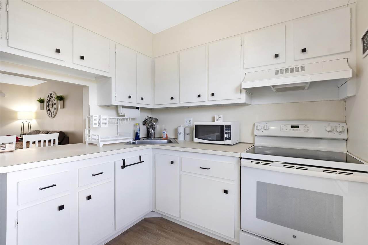 6091 61ST Avenue - Photo 1