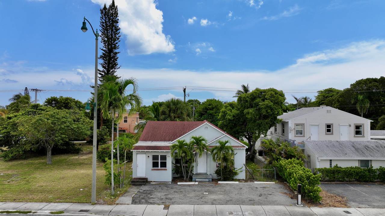 3608 Broadway Avenue - Photo 1